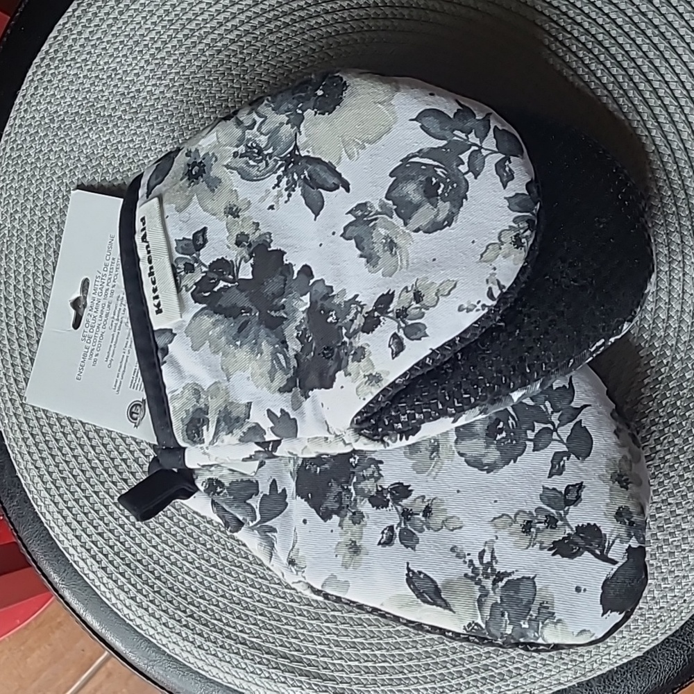KitchenAid Mini Mitts - Picture 2 of 9